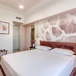 National Square 4*