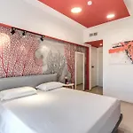 National Square Guest house 4*