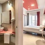 National Square 4*