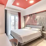 National Square 4*