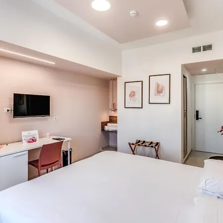 Vendégház National Square 3*